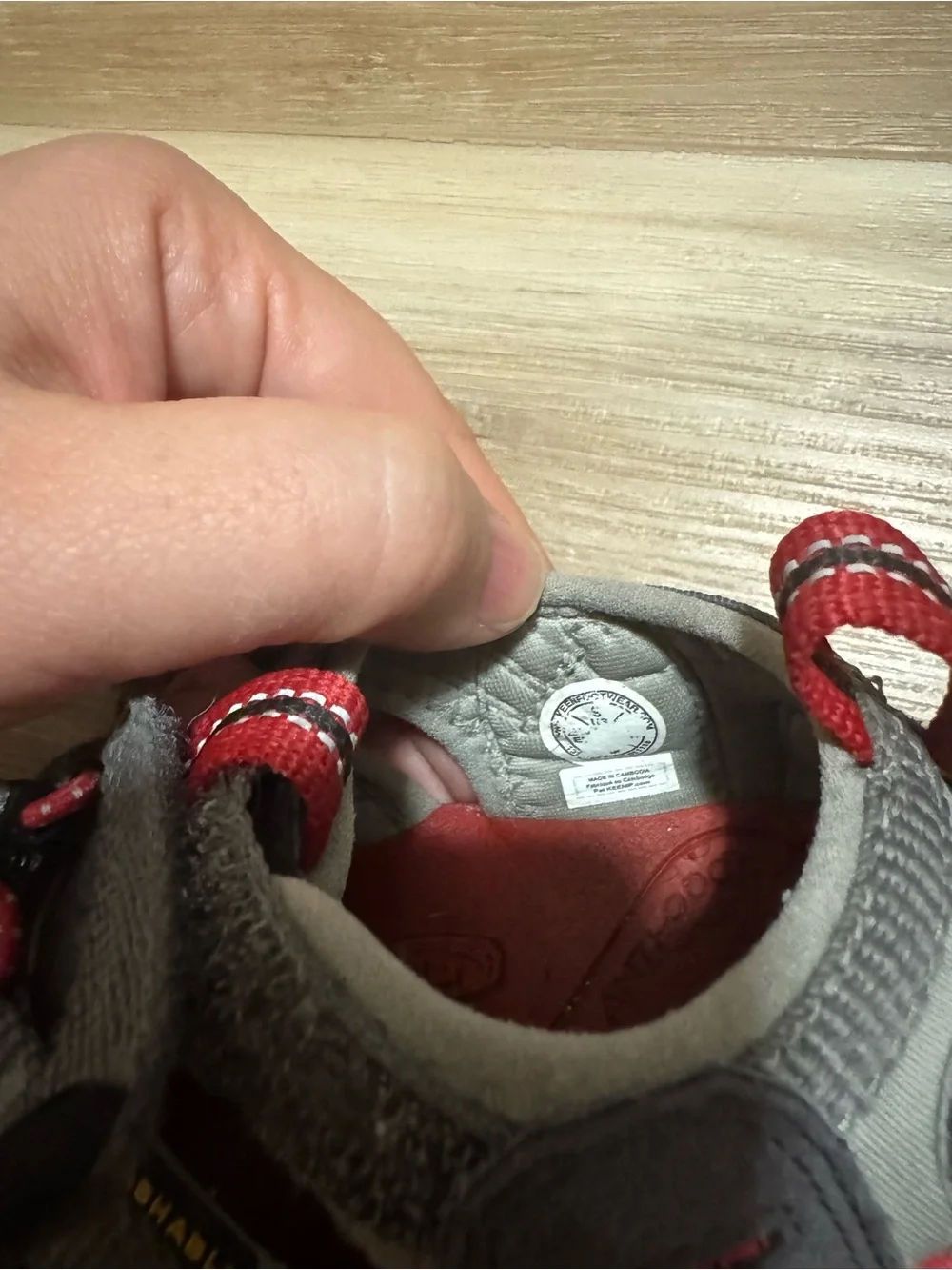 KEEN Kids Seacamp II CNX Water Sandals Magnet Gray Red Size US 9 / EU 25-26